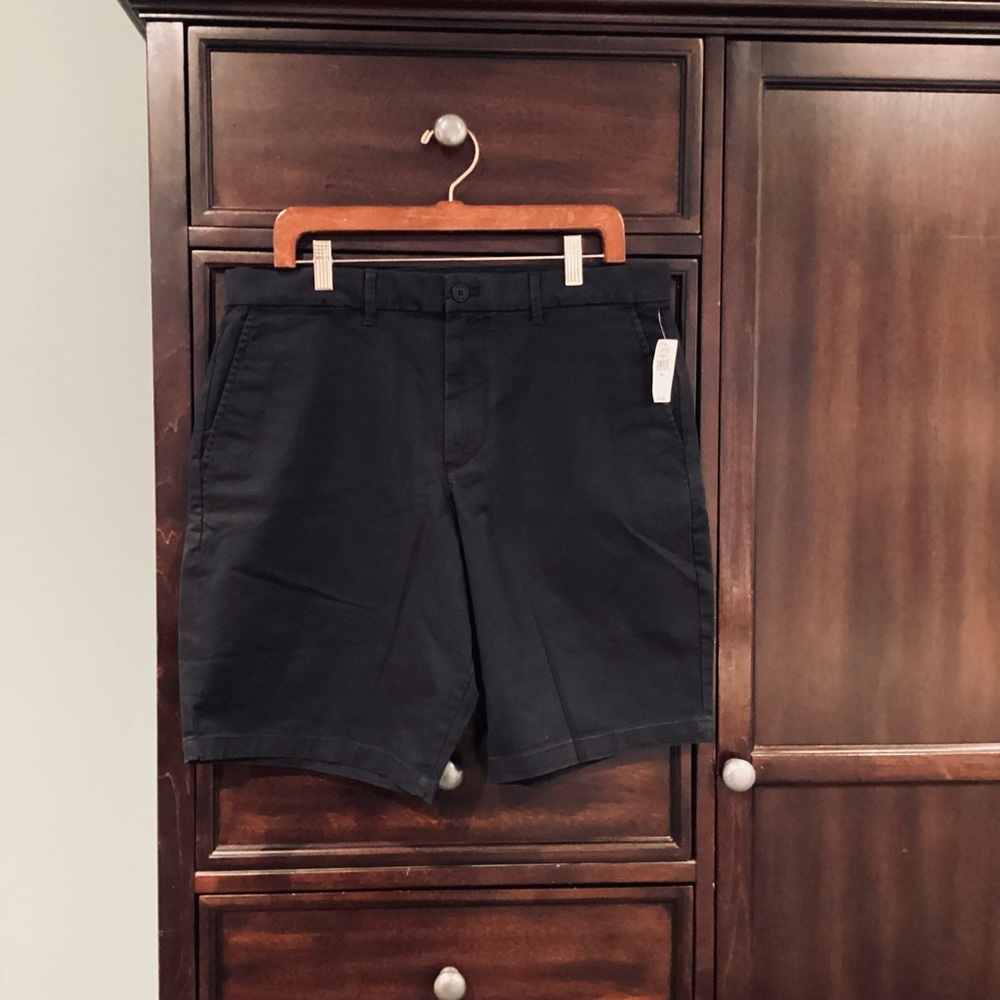 Men's Gap Flat Front 10” Vintage Shorts  34 NWTS